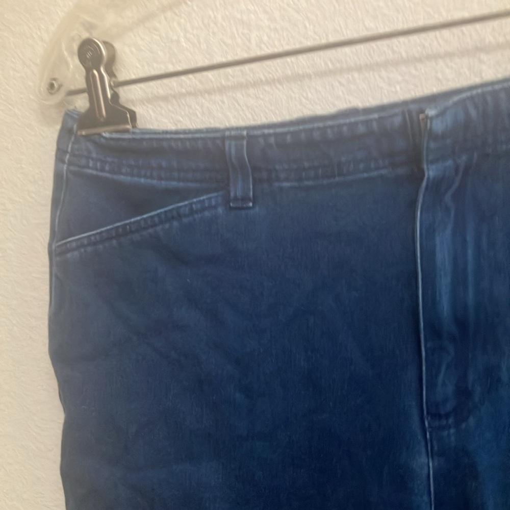 FINAL MARKDOWN Liz Claiborne capris 8 - Picture 2 of 4